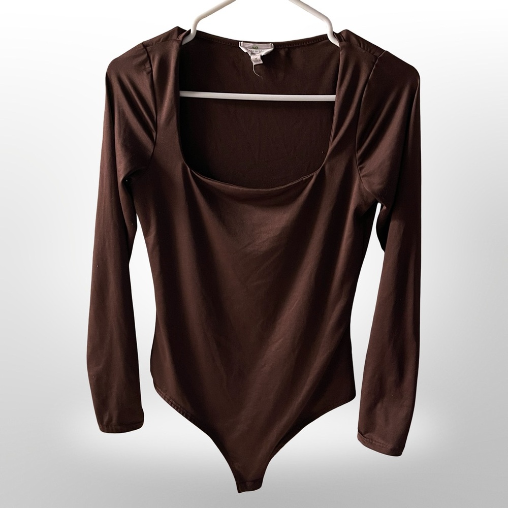 Live in the Moment Brown Bodysuit Size Medium Scoop Neck Long Sleeve Slim Fit